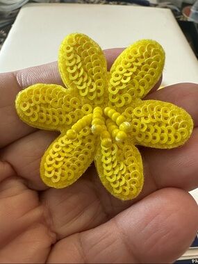 🧡Yellow Sequin Flower Earrings🧡